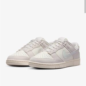 Nike Dunk Low, iridescent logo